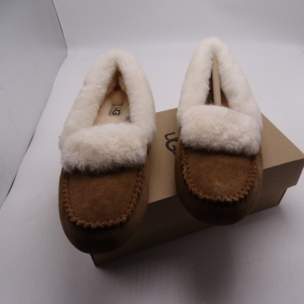 UGG DAKOTA SPILL SEAM WOMEN'S MOCCASIN SLIPPERS IN CHESTNUT SZ 8 NNEW in BOX - Picture 1 of 3